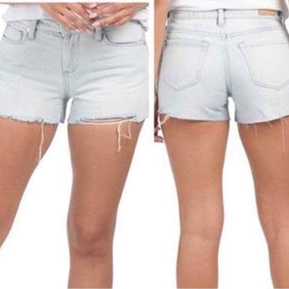 BlankNYC The Essex Classic Cut Off Short - Picture 4 of 9